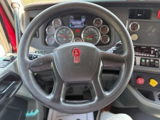 2022 Kenworth T680 in Fort Worth, TX — photo 21