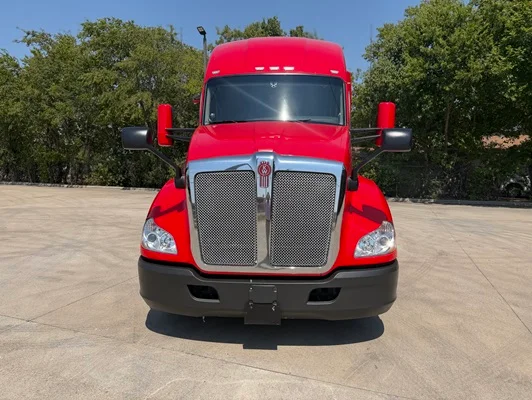 2022 Kenworth T680 in Fort Worth, TX — photo 7