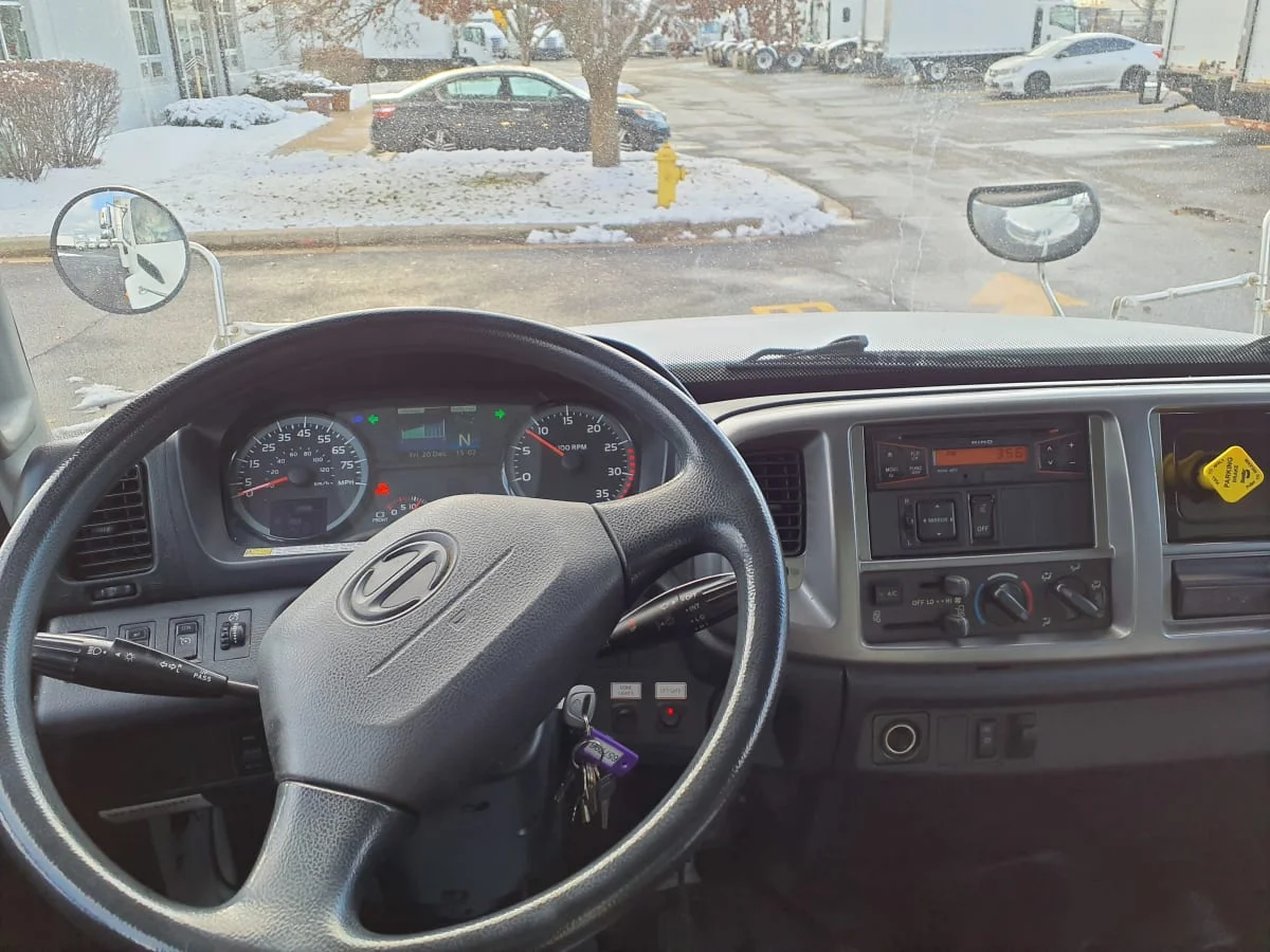 2016 Hino 338 - image 7