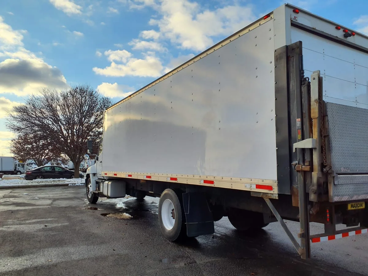 2016 Hino 338 - image 6