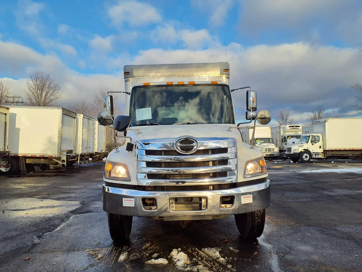 2016 Hino 338 - image 2