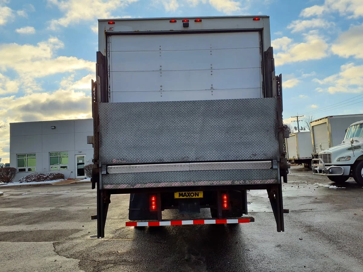 2016 Hino 338 - image 5