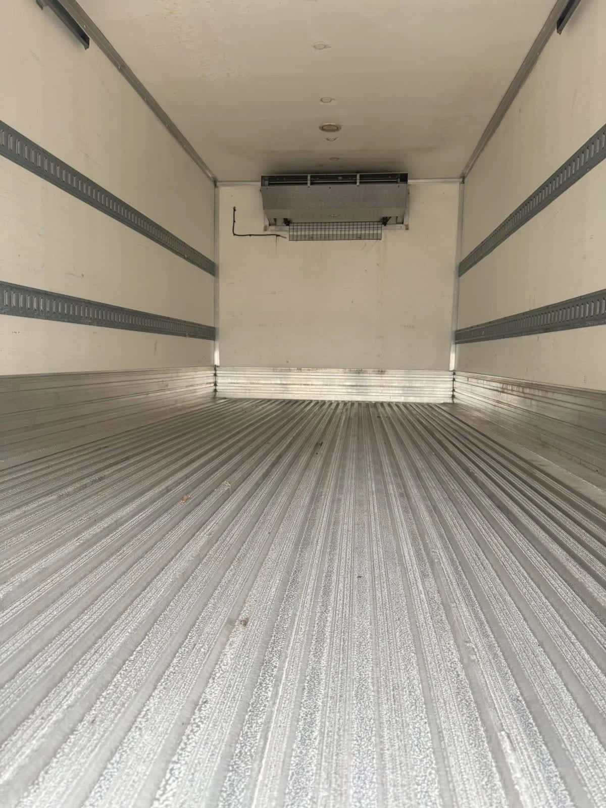2020 Isuzu NQR in Bensalem, PA — photo 9