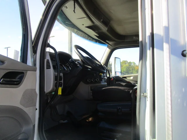 2019 Peterbilt 567 in Butler, PA — photo 9