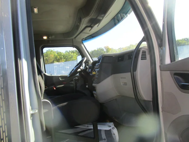 2019 Peterbilt 567 in Butler, PA — photo 8
