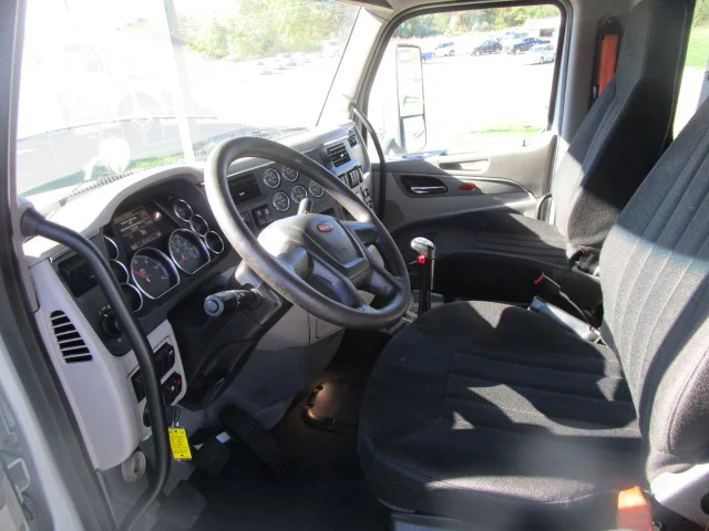 2019 Peterbilt 567 in Butler, PA — photo 10