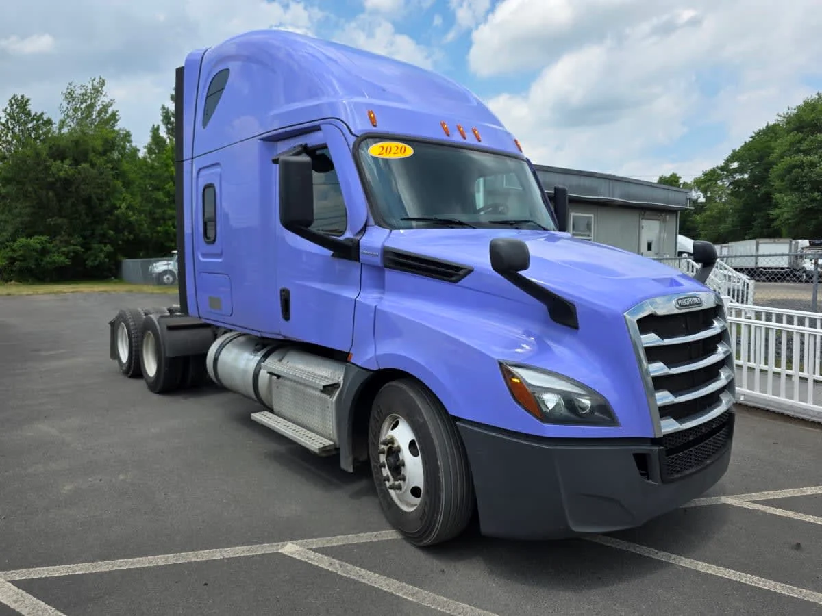 2020 Freightliner Cascadia in Bensalem, PA — photo 3
