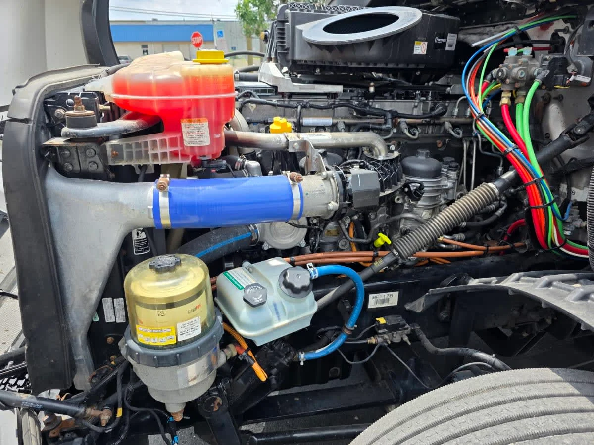 2020 Freightliner Cascadia in Bensalem, PA — photo 9