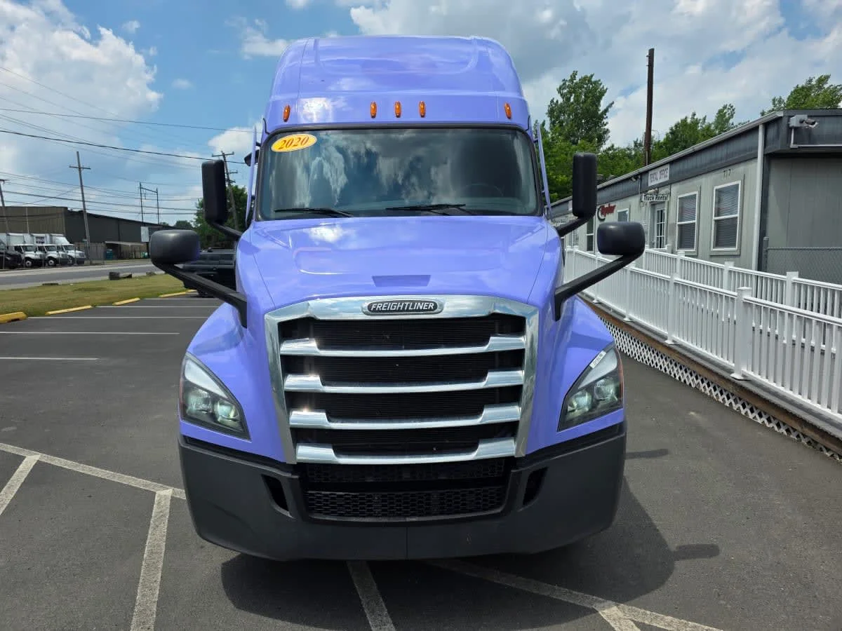 2020 Freightliner Cascadia in Bensalem, PA — photo 2