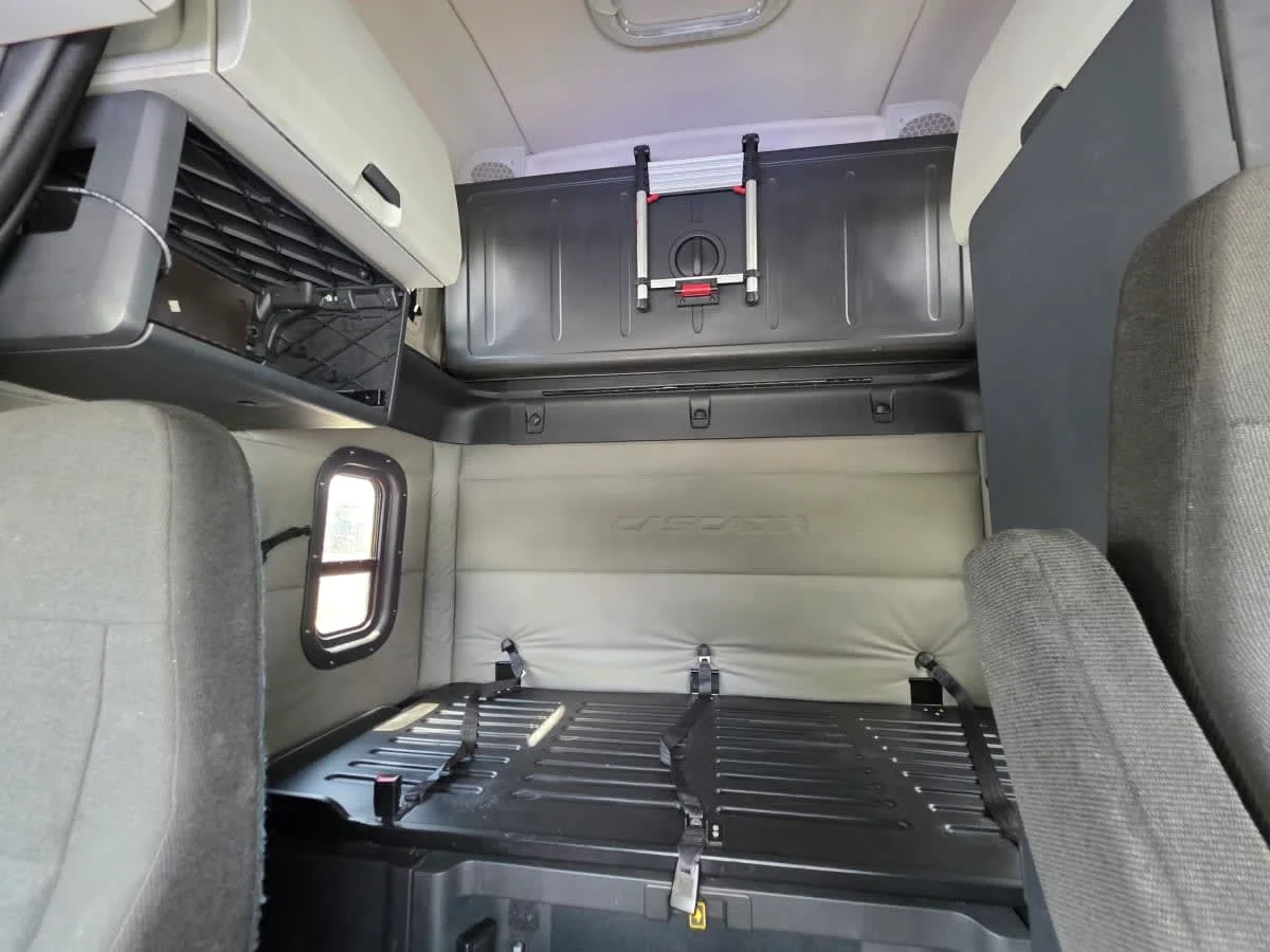 2020 Freightliner Cascadia in Bensalem, PA — photo 8
