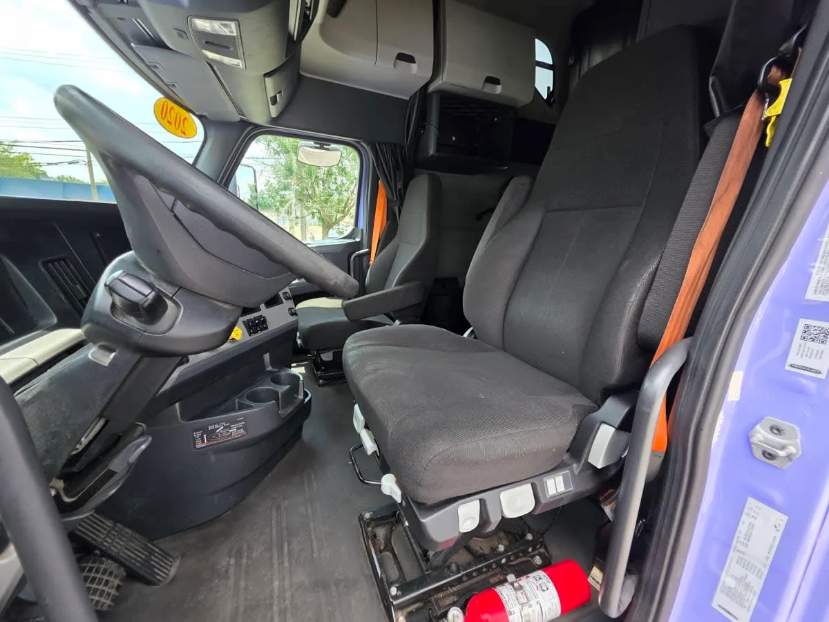 2020 Freightliner Cascadia in Bensalem, PA — photo 7