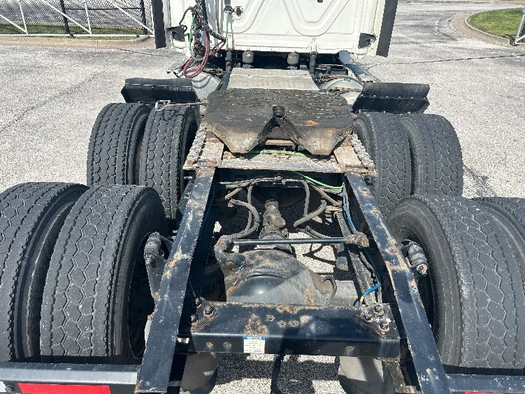 2020 Freightliner Cascadia in Davenport, IA — photo 6