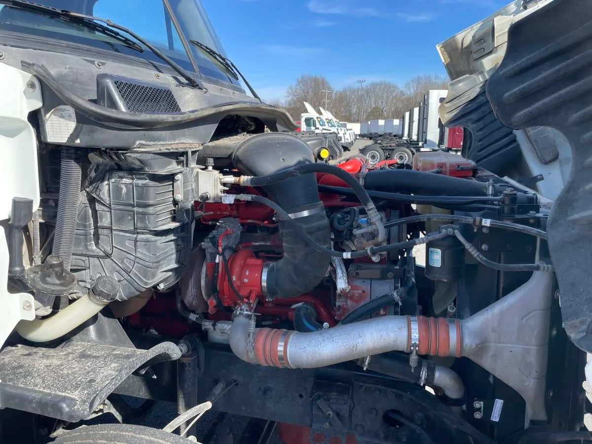 2016 Freightliner Cascadia - image 11