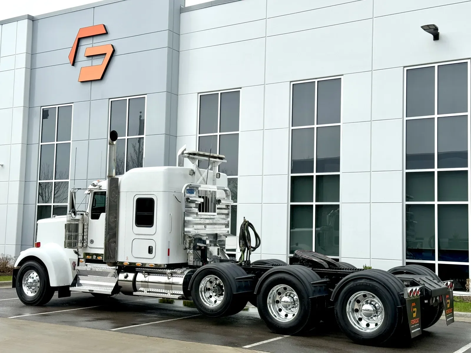 2021 Kenworth W900 - image 6