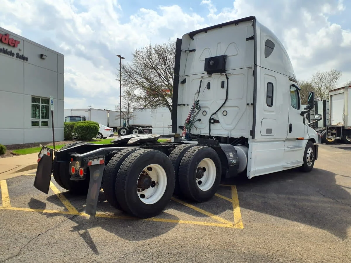 2020 Freightliner Cascadia in Wayland, MI — photo 4