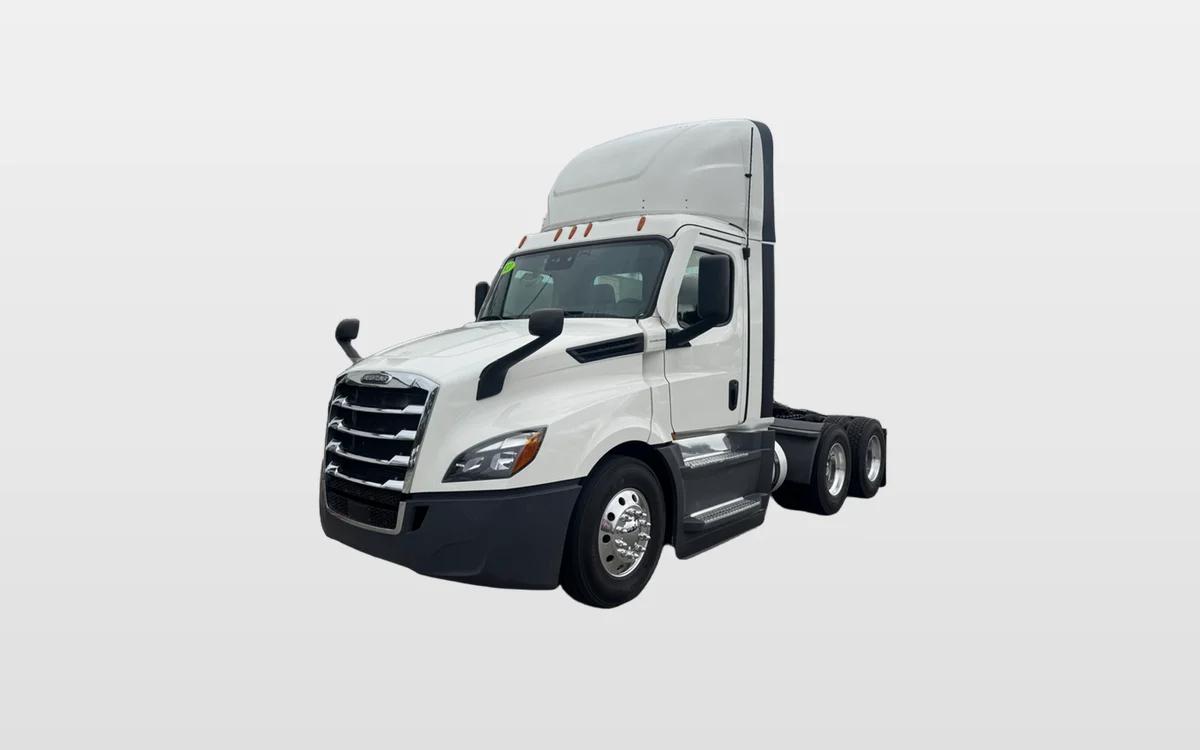 2021 FREIGHTLINER CASCADIA 126DC - image 1