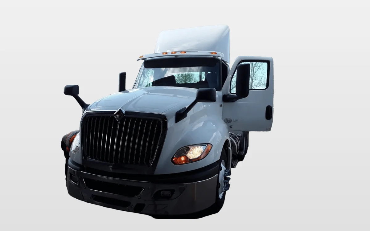 2019 International LT - image 1