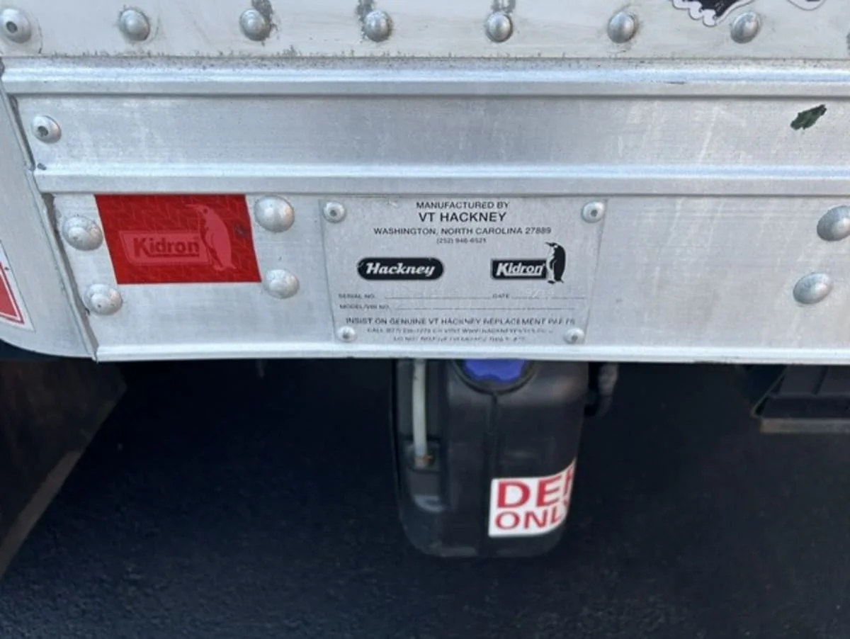 2020 Isuzu NQR in Farmingdale, NY — photo 14