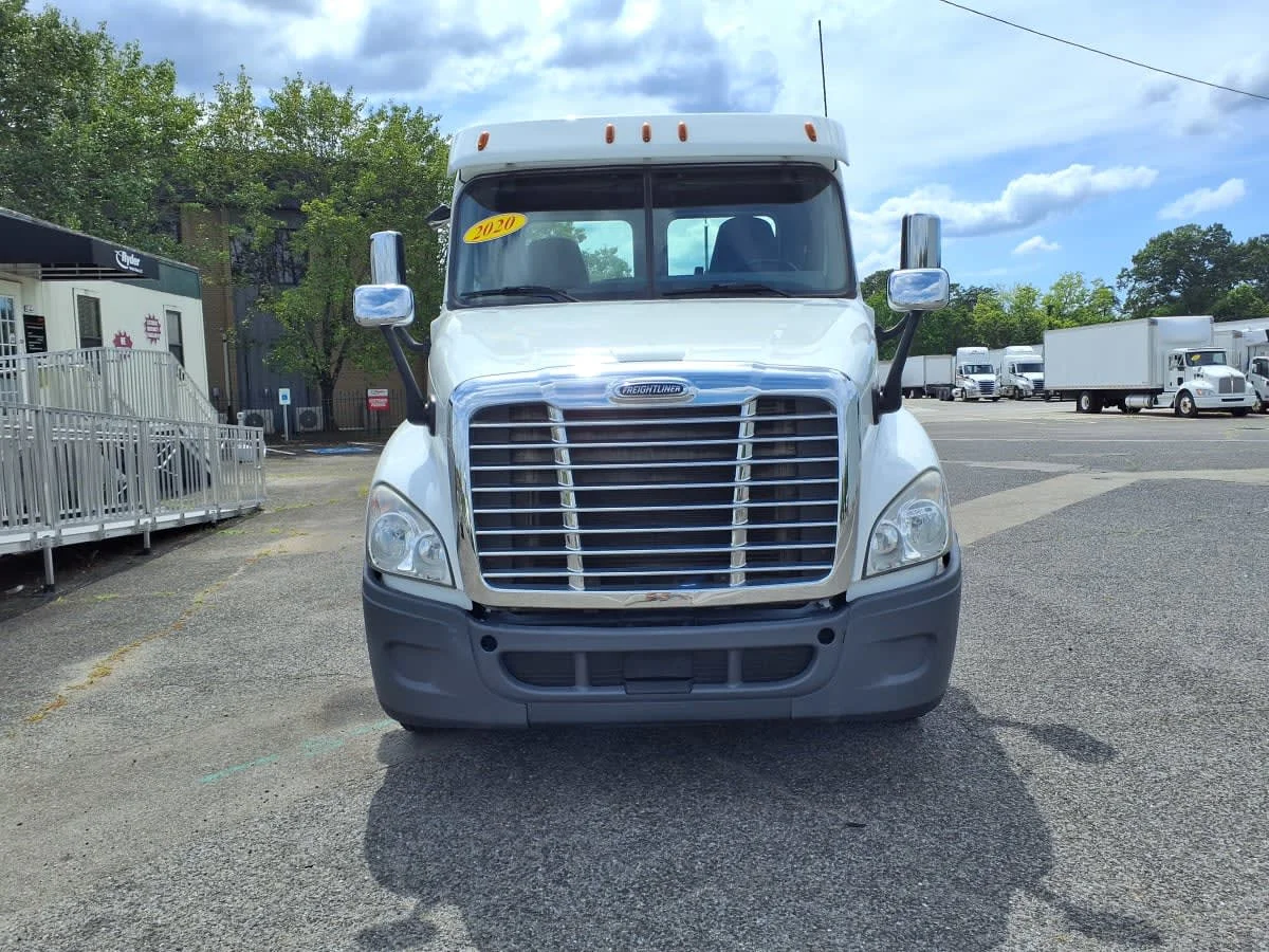 2020 Freightliner Cascadia in Knoxville, TN — photo 2