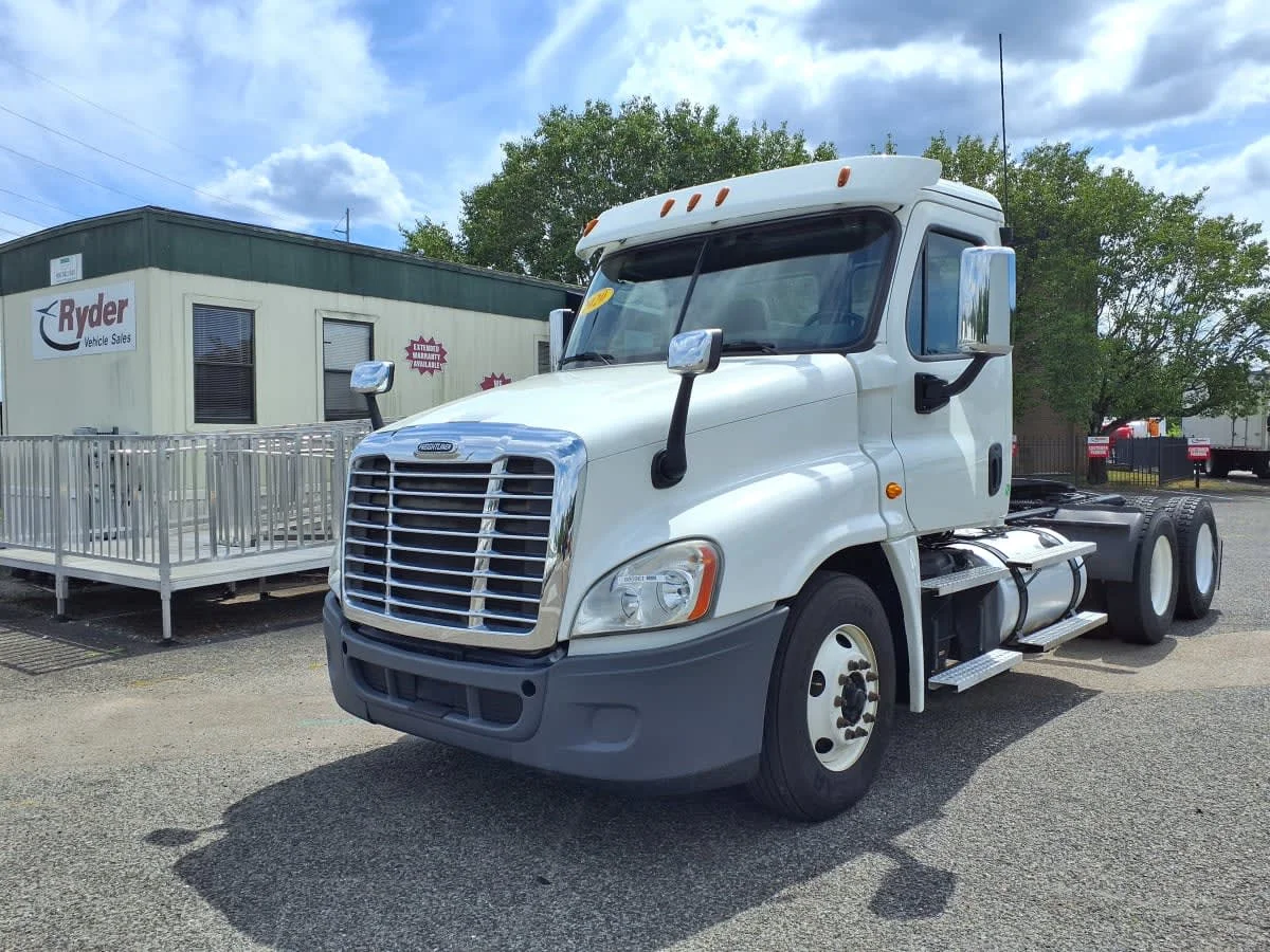 2020 Freightliner Cascadia in Knoxville, TN