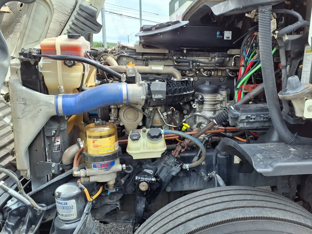 2020 Freightliner Cascadia in Knoxville, TN — photo 8