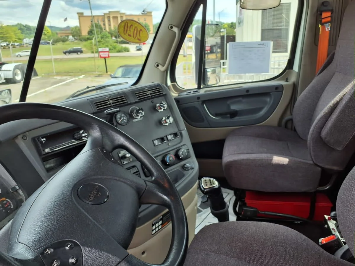 2020 Freightliner Cascadia in Knoxville, TN — photo 7