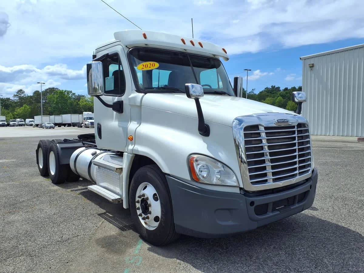2020 Freightliner Cascadia in Knoxville, TN — photo 3