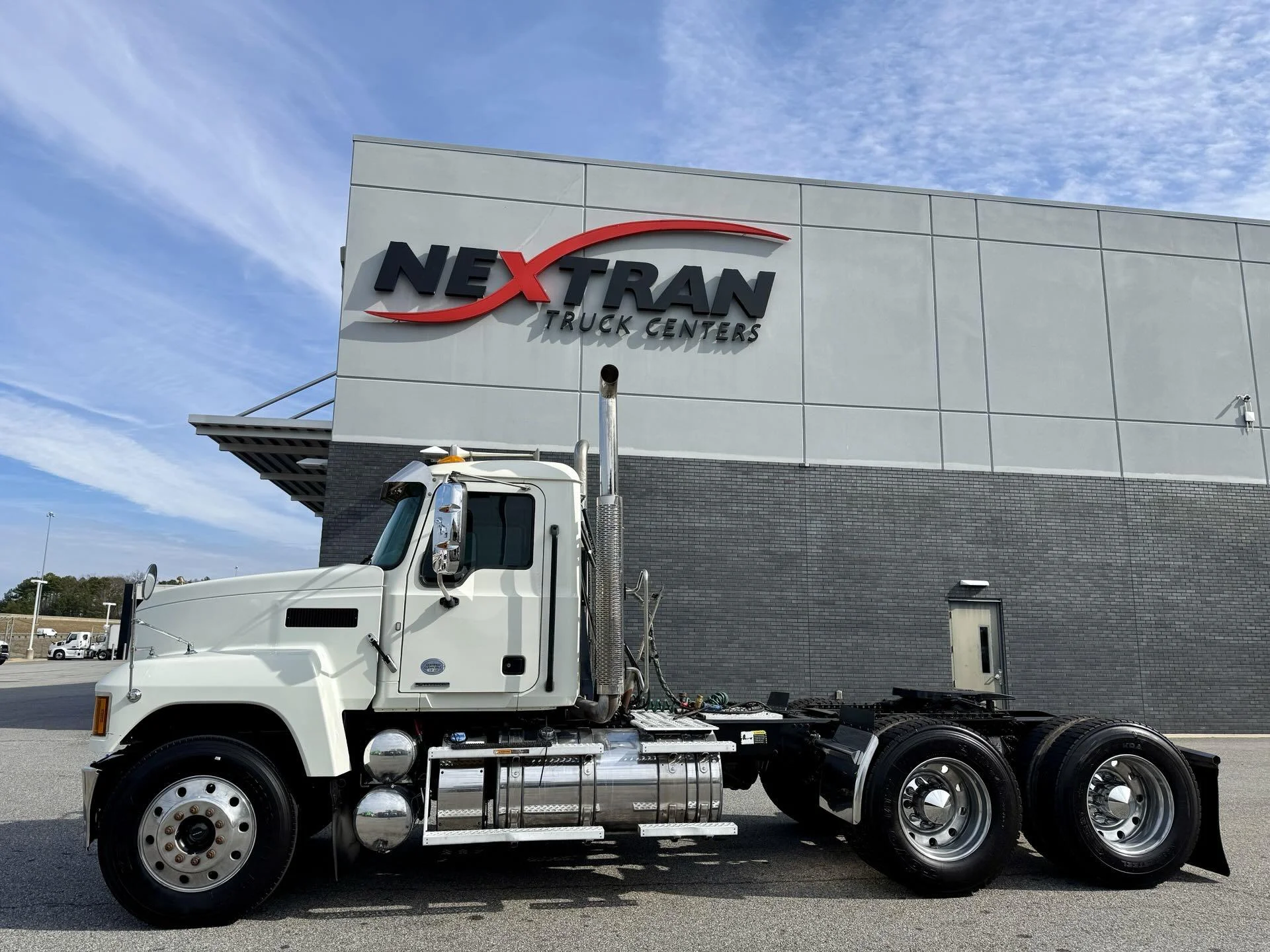 2021 Mack Pinnacle - image 2