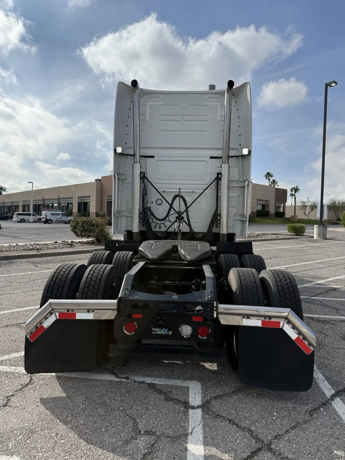 2019 Volvo VNL 860 - image 5