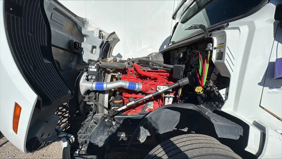 2019 Volvo VNL 860 - image 9