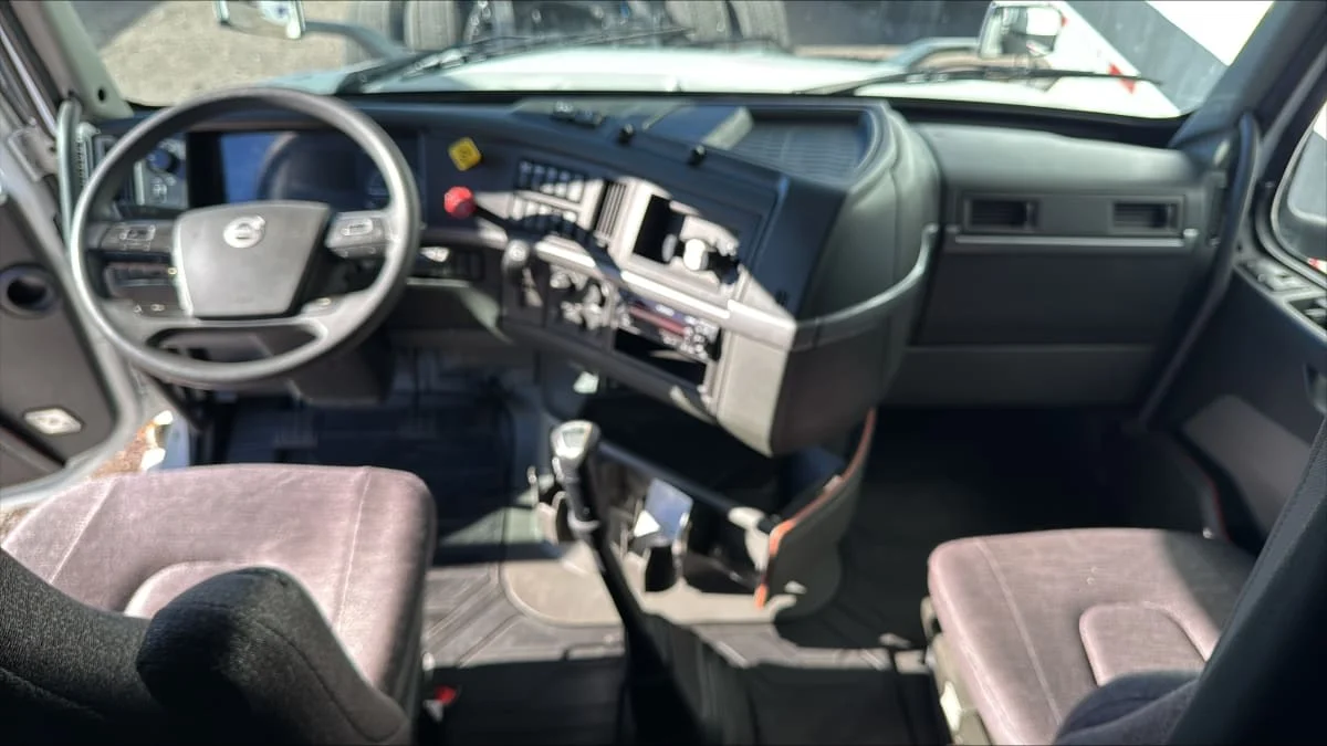 2019 Volvo VNL 860 - image 7