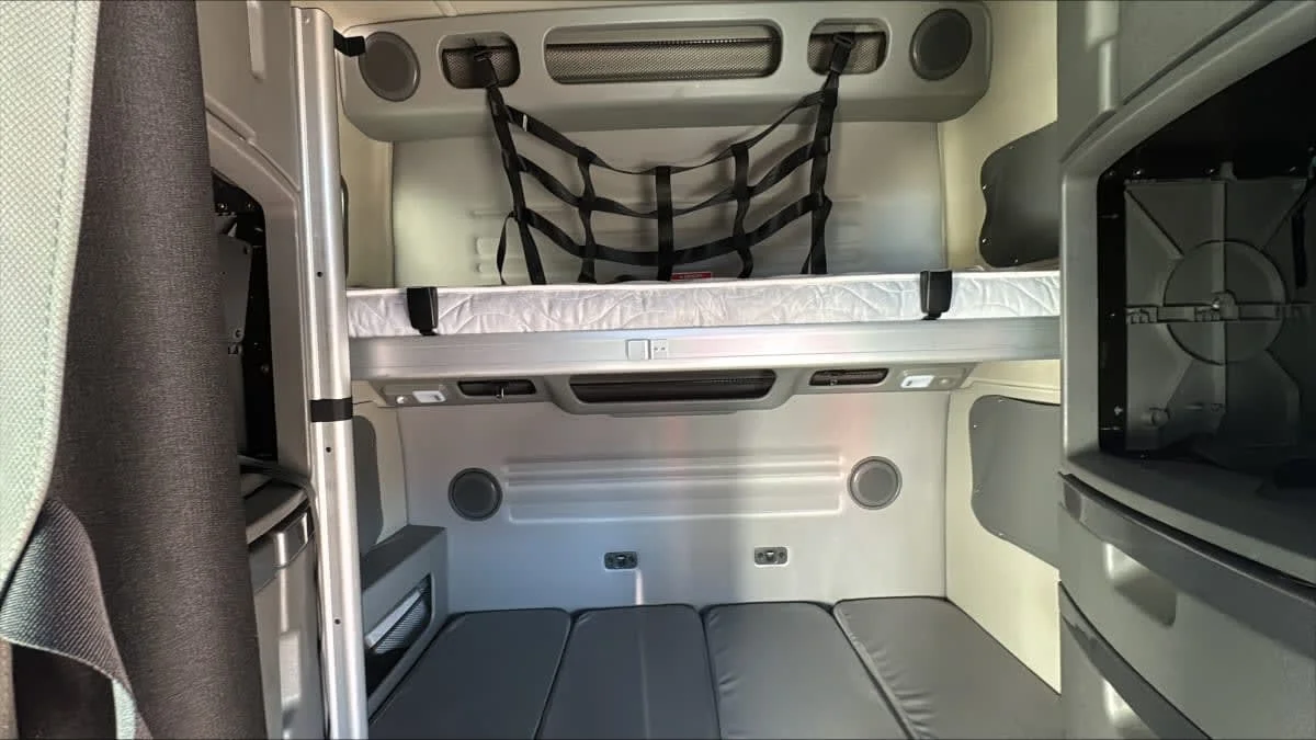 2019 Volvo VNL 860 - image 8