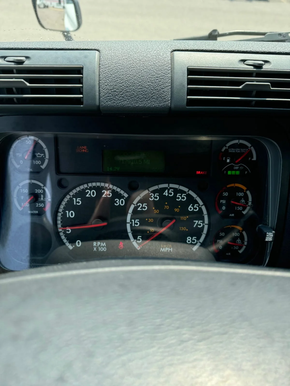 2020 Freightliner Cascadia - image 7