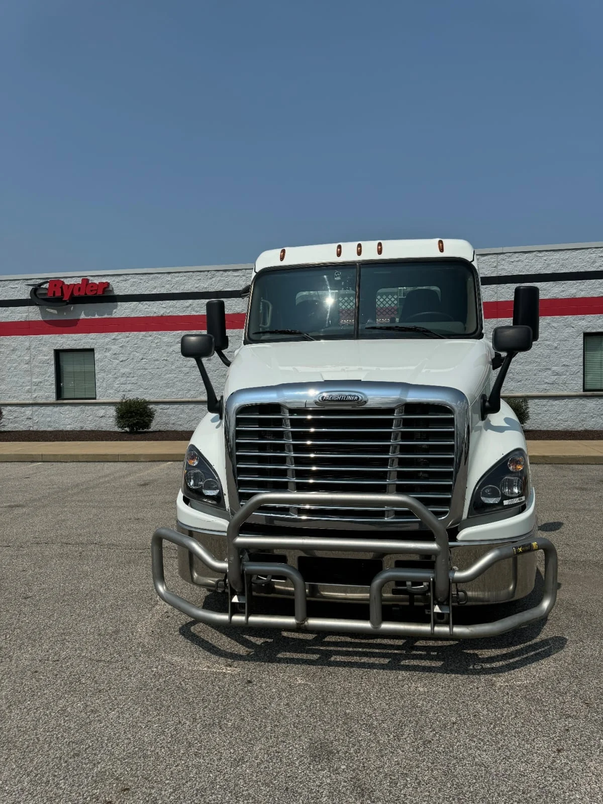 2020 Freightliner Cascadia - image 2