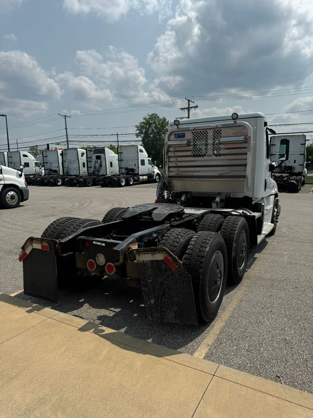 2020 Freightliner Cascadia - image 4