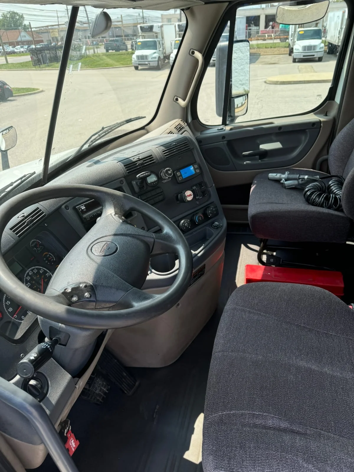 2020 Freightliner Cascadia - image 9