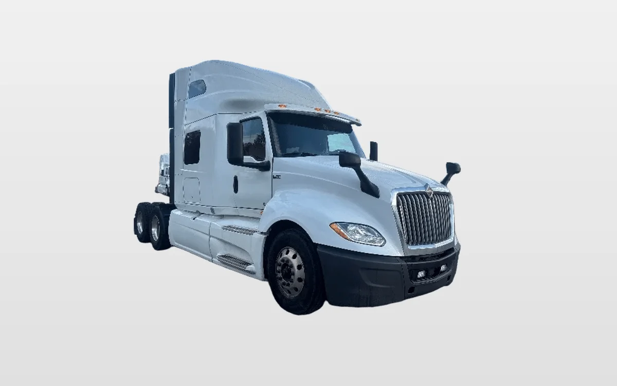 2022 International LT - image 1