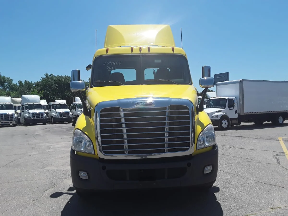 2017 Freightliner Cascadia - image 2