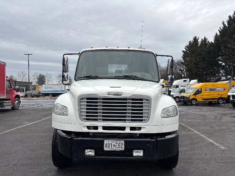 2019 Freightliner M2 106 in Capitol Heights, MD — photo 2