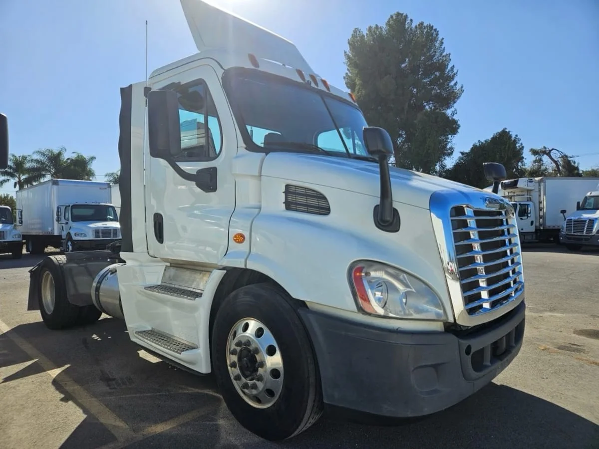 2016 Freightliner Cascadia in Pomona, CA