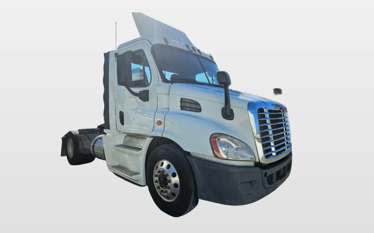 2016 Freightliner Cascadia - image 1