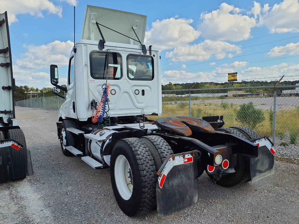 2020 Freightliner Cascadia in Birmingham, AL — photo 6