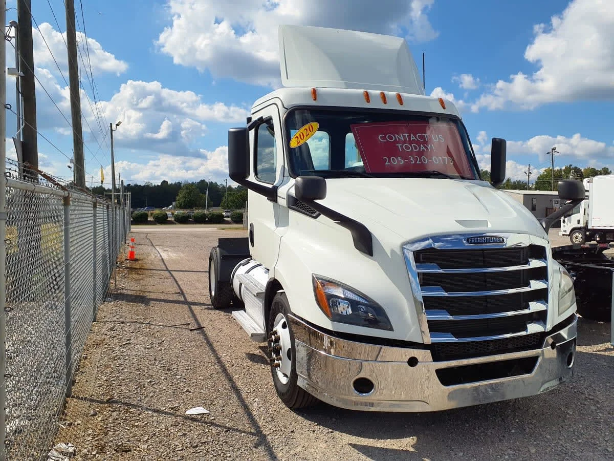 2020 Freightliner Cascadia in Birmingham, AL — photo 3