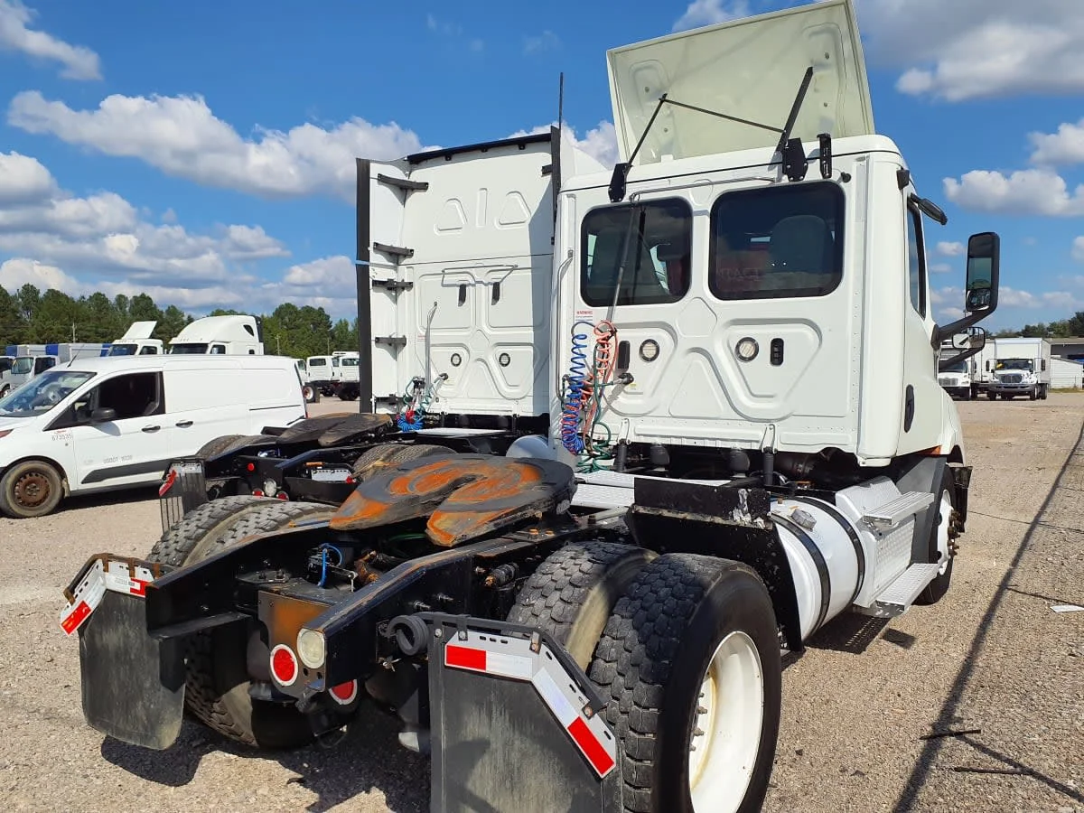2020 Freightliner Cascadia in Birmingham, AL — photo 4