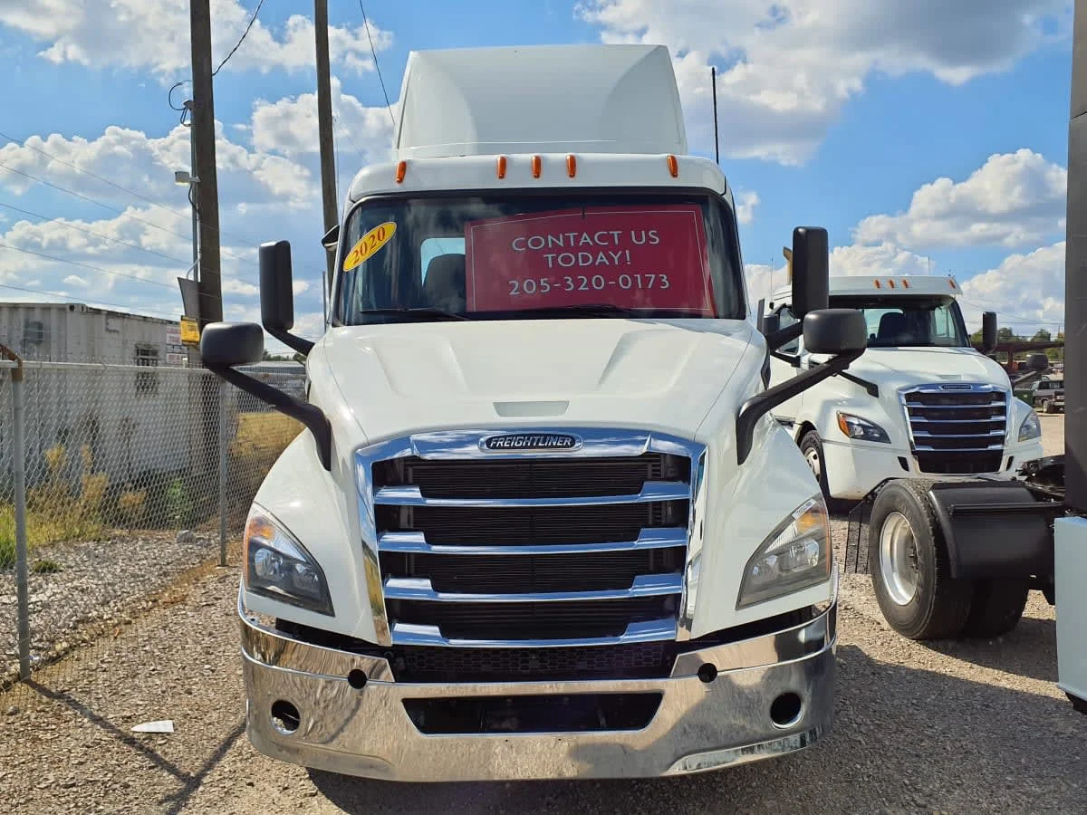 2020 Freightliner Cascadia in Birmingham, AL — photo 2