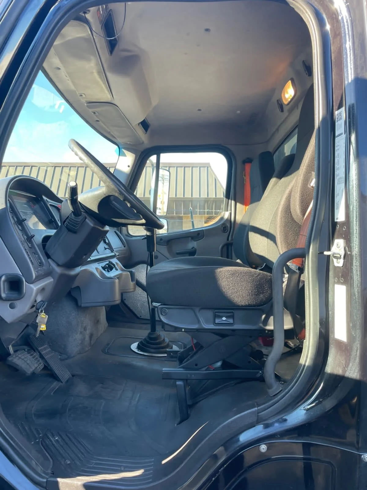 2017 Freightliner M2 112 - image 7