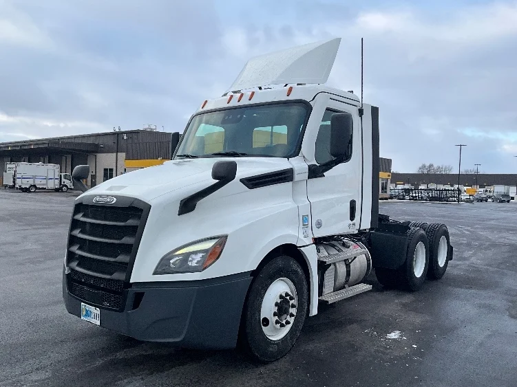 2021 Freightliner Cascadia in La Porte, IN — photo 3