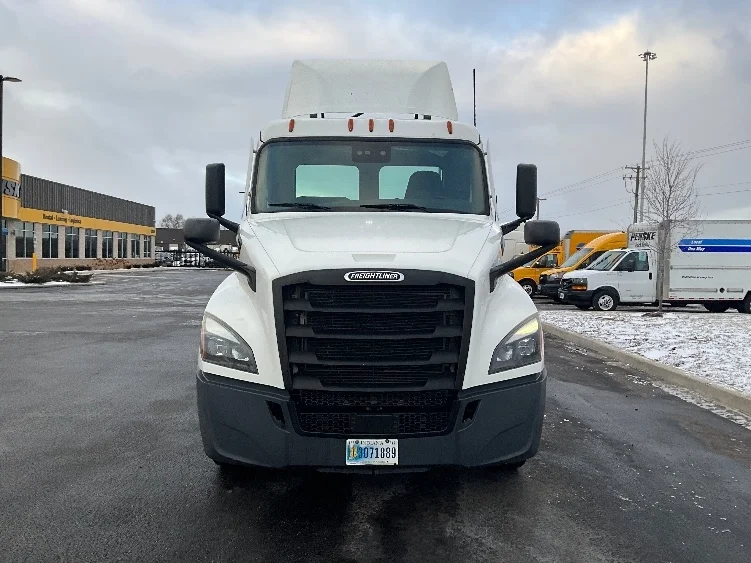 2021 Freightliner Cascadia in La Porte, IN — photo 2