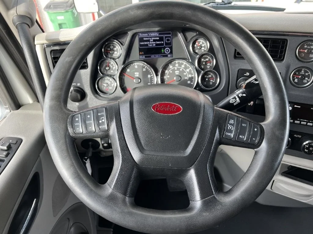 2021 Peterbilt 579 in Louisville, KY — photo 15