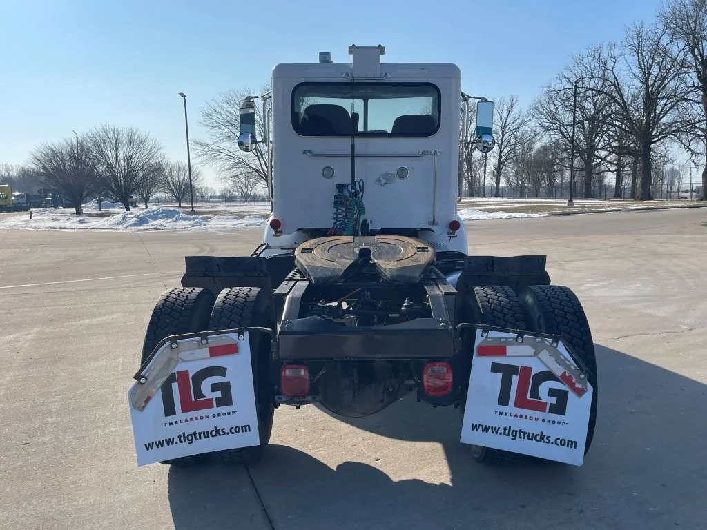 2014 Peterbilt 365 - image 4